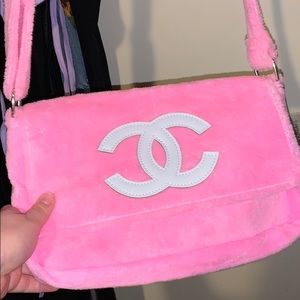 CHANEL pink messenger crossbody bag